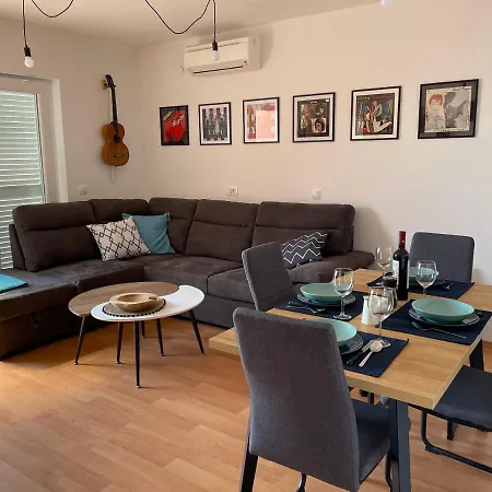 Rock'n'jazz With Swimming Pool And Beautiful Sea View Apartment